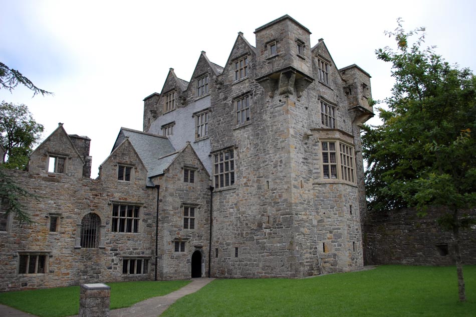 Image of the beautiful Donegal Castle, Ireland. Copyright www.theemeraldisle.org