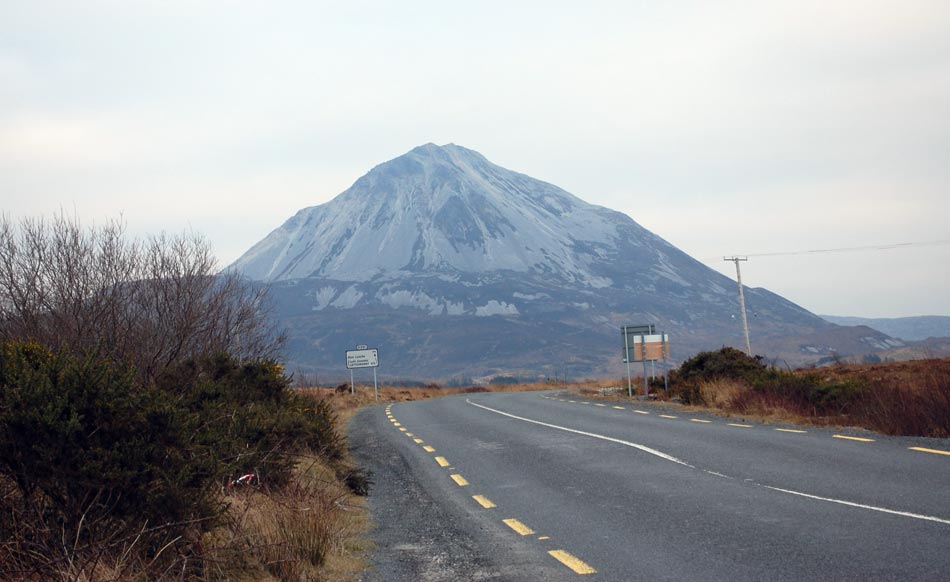 Ireland Map - Picture of Typical Irish Country Road